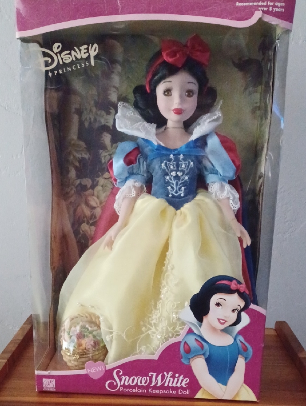 Snow White Porcelain Keepsake Doll NIB